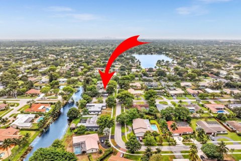 Casa en venta en Plantation, Florida, 4 dormitorios, 238.57 m2 № 1182681 - foto 1