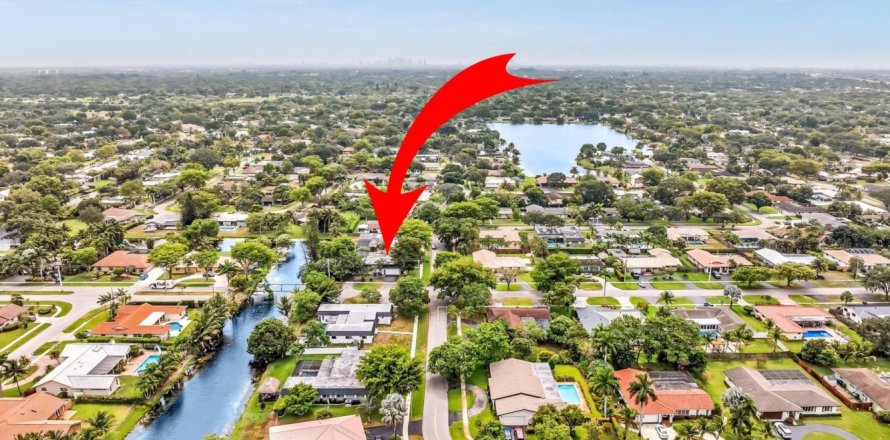 House in Plantation, Florida 4 bedrooms, 238.57 sq.m. № 1182681