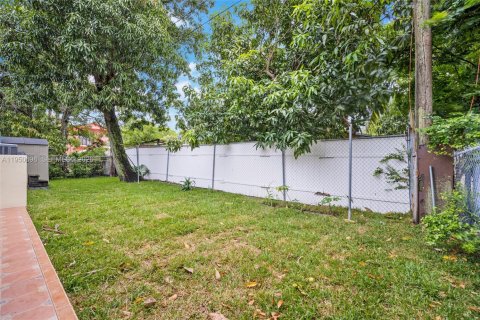 Propiedad comercial en venta en Miami, Florida, 184.5 m2 № 2007635 - foto 16