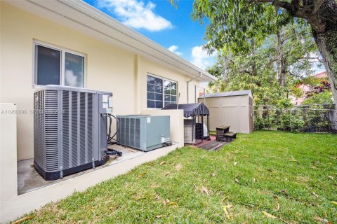 Propiedad comercial en venta en Miami, Florida, 184.5 m2 № 2007635 - foto 17