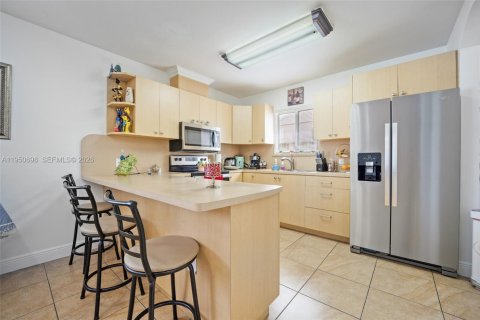 Propiedad comercial en venta en Miami, Florida, 184.5 m2 № 2007635 - foto 5