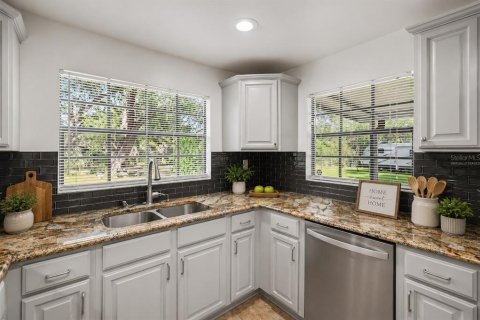 Villa ou maison à vendre à Brandon, Floride: 3 chambres, 162.39 m2 № 2390847 - photo 6