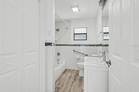 Villa ou maison à vendre à Brandon, Floride: 3 chambres, 162.39 m2 № 2390847 - photo 10