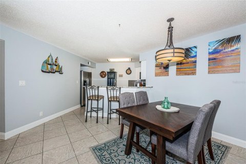Condo in Saint Petersburg, Florida, 2 bedrooms  № 1084829 - photo 10