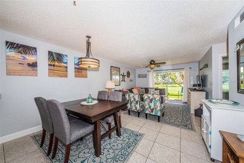 Condo in Saint Petersburg, Florida, 2 bedrooms  № 1084829 - photo 9