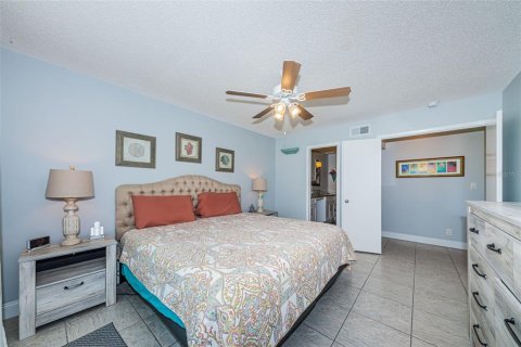 Condo in Saint Petersburg, Florida, 2 bedrooms  № 1084829 - photo 14