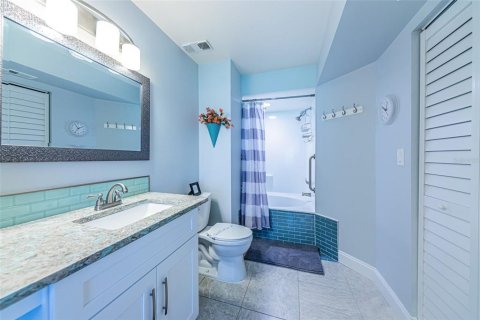 Condo in Saint Petersburg, Florida, 2 bedrooms  № 1084829 - photo 17