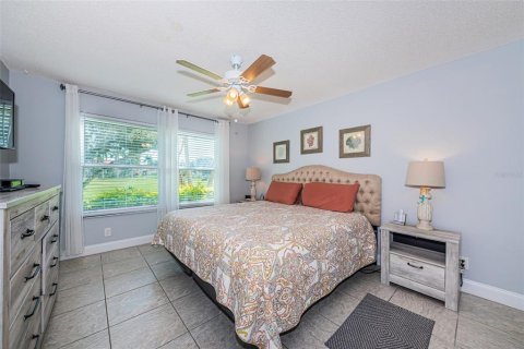 Condo in Saint Petersburg, Florida, 2 bedrooms  № 1084829 - photo 15