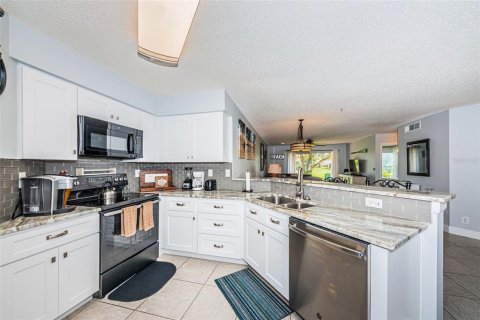 Condo in Saint Petersburg, Florida, 2 bedrooms  № 1084829 - photo 7