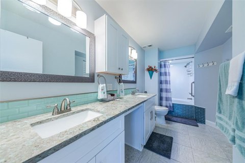 Condo in Saint Petersburg, Florida, 2 bedrooms  № 1084829 - photo 16