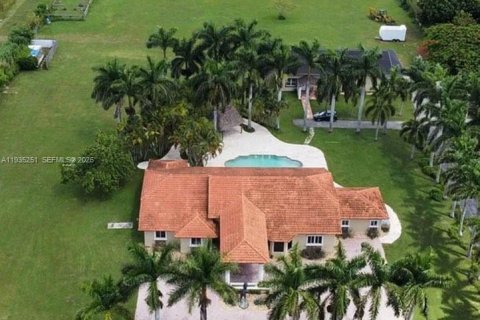 Villa ou maison à vendre à Miami, Floride: 7 chambres, 403.47 m2 № 2152541 - photo 18