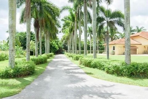 Villa ou maison à vendre à Miami, Floride: 7 chambres, 403.47 m2 № 2152541 - photo 17