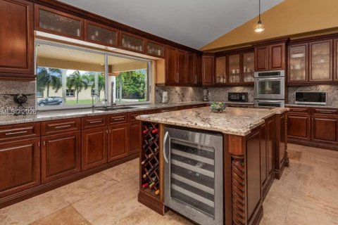 Villa ou maison à vendre à Miami, Floride: 7 chambres, 403.47 m2 № 2152541 - photo 10