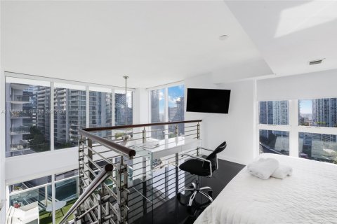 Condo in Miami, Florida, 2 bedrooms  № 2030422 - photo 24