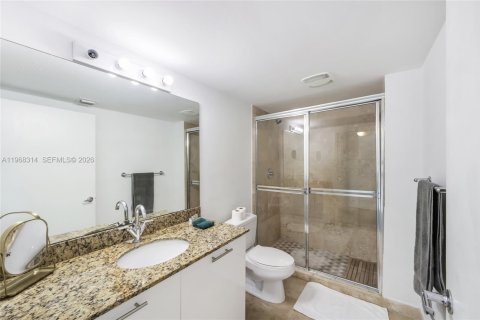 Condo in Miami, Florida, 2 bedrooms  № 2030422 - photo 22