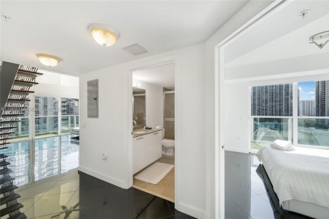 Condo in Miami, Florida, 2 bedrooms  № 2030422 - photo 20