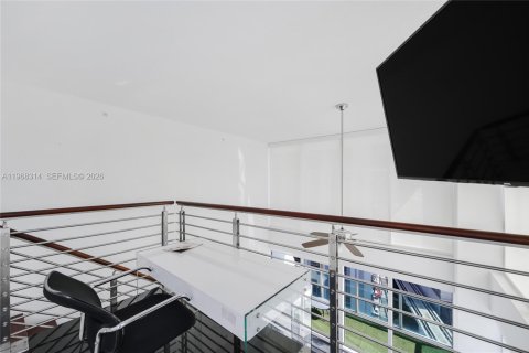 Condo in Miami, Florida, 2 bedrooms  № 2030422 - photo 12