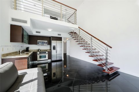 Condo in Miami, Florida, 2 bedrooms  № 2030422 - photo 10