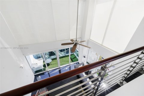 Condo in Miami, Florida, 2 bedrooms  № 2030422 - photo 23