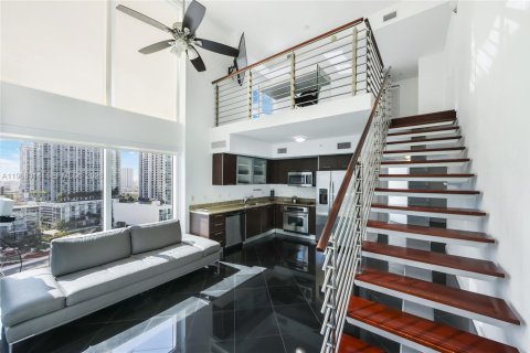 Condo in Miami, Florida, 2 bedrooms  № 2030422 - photo 14