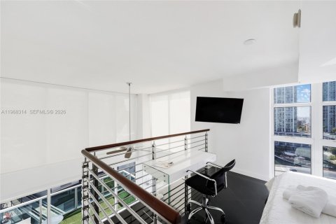 Condo in Miami, Florida, 2 bedrooms  № 2030422 - photo 25