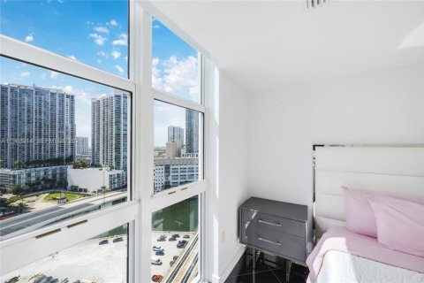 Condo in Miami, Florida, 2 bedrooms  № 2030422 - photo 30