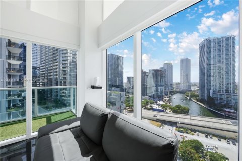 Condo in Miami, Florida, 2 bedrooms  № 2030422 - photo 3