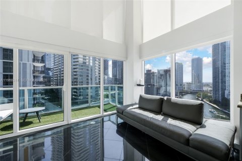 Condo in Miami, Florida, 2 bedrooms  № 2030422 - photo 2