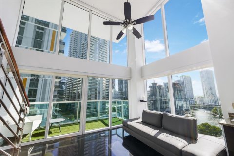 Condo in Miami, Florida, 2 bedrooms  № 2030422