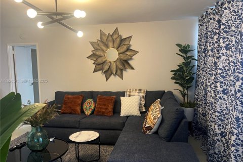 Condominio en alquiler en Miami Beach, Florida, 2 dormitorios, 89.19 m2 № 2076998 - foto 4
