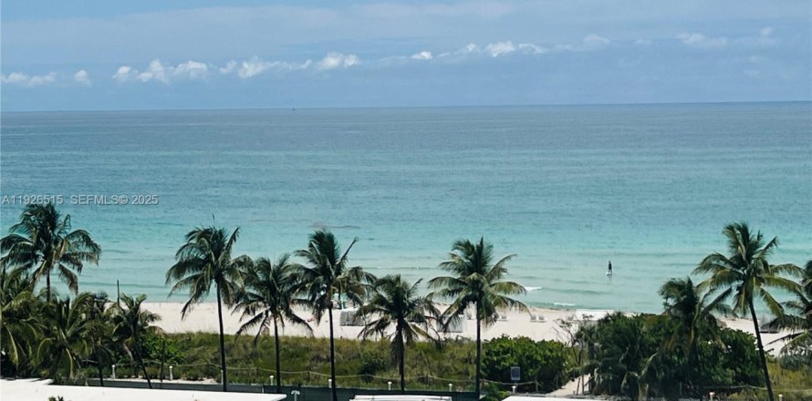 Condominio en Miami Beach, Florida, 2 dormitorios № 2076998