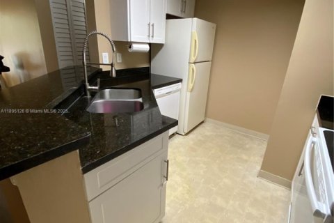 Copropriété à louer à Sunrise, Floride: 1 chambre, 70.33 m2 № 1947212 - photo 3