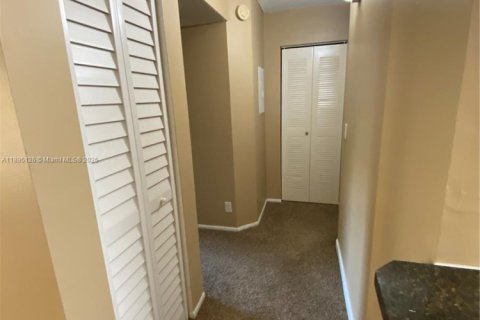 Copropriété à louer à Sunrise, Floride: 1 chambre, 70.33 m2 № 1947212 - photo 6
