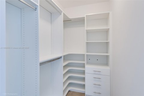 Condo in Sunny Isles Beach, Florida, 2 bedrooms  № 1752110 - photo 13