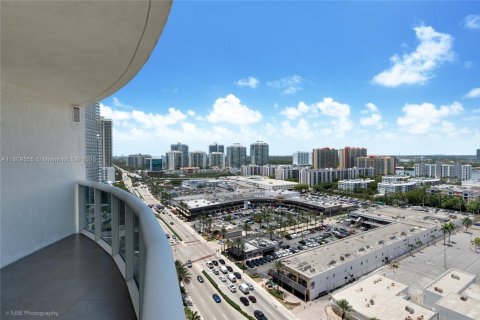 Condo in Sunny Isles Beach, Florida, 2 bedrooms  № 1752110 - photo 19
