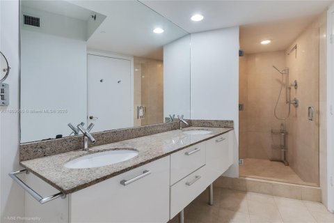 Condo in Sunny Isles Beach, Florida, 2 bedrooms  № 1752110 - photo 14