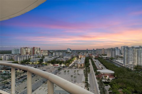 Condo in Sunny Isles Beach, Florida, 2 bedrooms  № 1752110 - photo 22