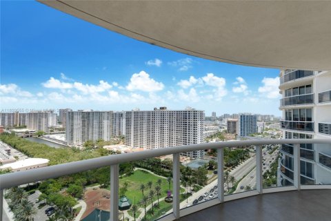 Condo in Sunny Isles Beach, Florida, 2 bedrooms  № 1752110 - photo 21