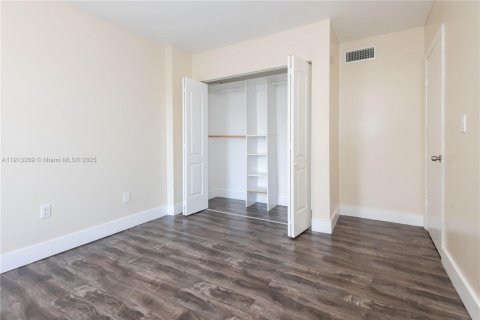 Купить кондоминиум в Майами, Флорида 2 спальни, 90.3м2, № 2019347 - фото 12