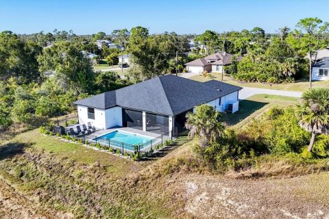 House in Rotonda, Florida 4 bedrooms, 179.58 sq.m. № 2151694