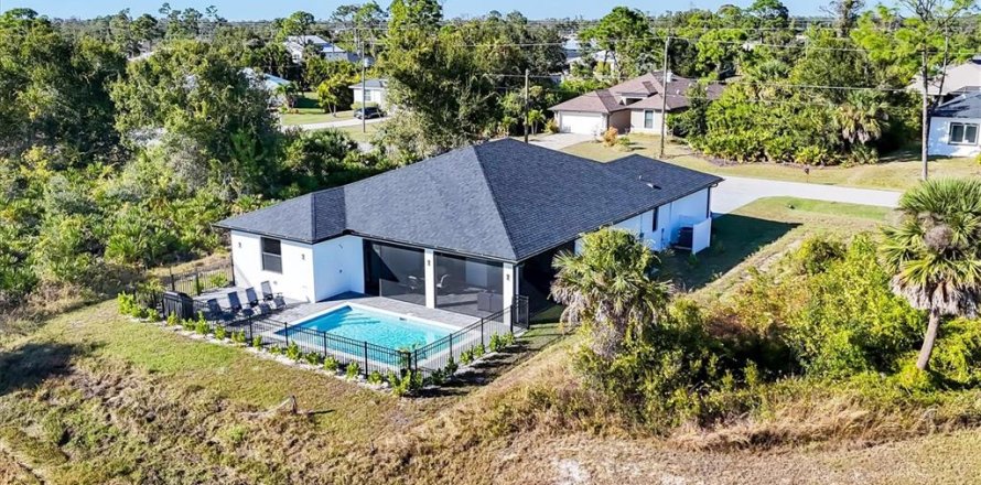 House in Rotonda, Florida 4 bedrooms, 179.58 sq.m. № 2151694