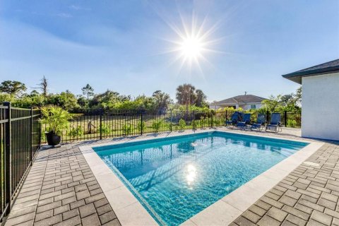 House in Rotonda, Florida 4 bedrooms, 179.58 sq.m. № 2151694 - photo 30