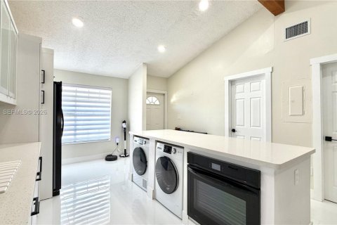 Купить таунхаус в Пемброк-Пайнс, Флорида 2 спальни, 111.11м2, № 2010141 - фото 5