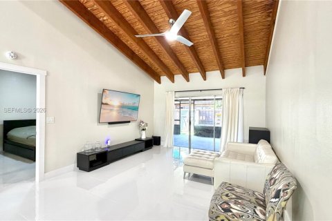 Купить таунхаус в Пемброк-Пайнс, Флорида 2 спальни, 111.11м2, № 2010141 - фото 20