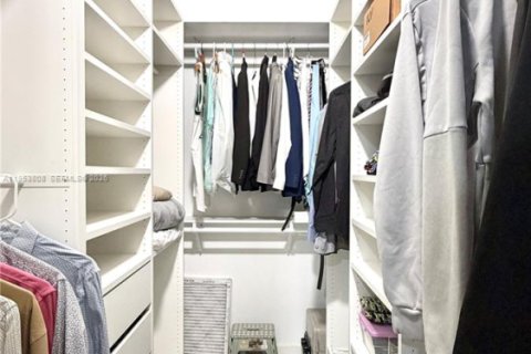 Купить таунхаус в Пемброк-Пайнс, Флорида 2 спальни, 111.11м2, № 2010141 - фото 18