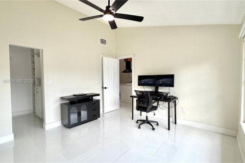 Купить таунхаус в Пемброк-Пайнс, Флорида 2 спальни, 111.11м2, № 2010141 - фото 6