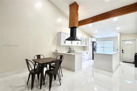 Купить таунхаус в Пемброк-Пайнс, Флорида 2 спальни, 111.11м2, № 2010141 - фото 25