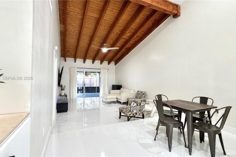 Купить таунхаус в Пемброк-Пайнс, Флорида 2 спальни, 111.11м2, № 2010141 - фото 24