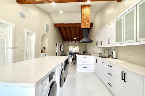 Купить таунхаус в Пемброк-Пайнс, Флорида 2 спальни, 111.11м2, № 2010141 - фото 4