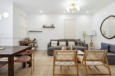 Снять в аренду виллу или дом в Дорал, Флорида 5 спален, 205.31м2, № 1977566 - фото 5